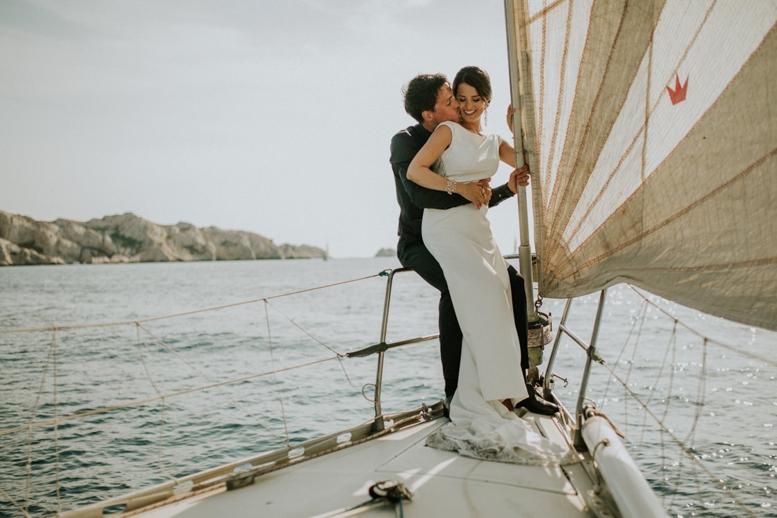 destination wedding arrival boat bride groom sea france luxury wedding planner lovlee